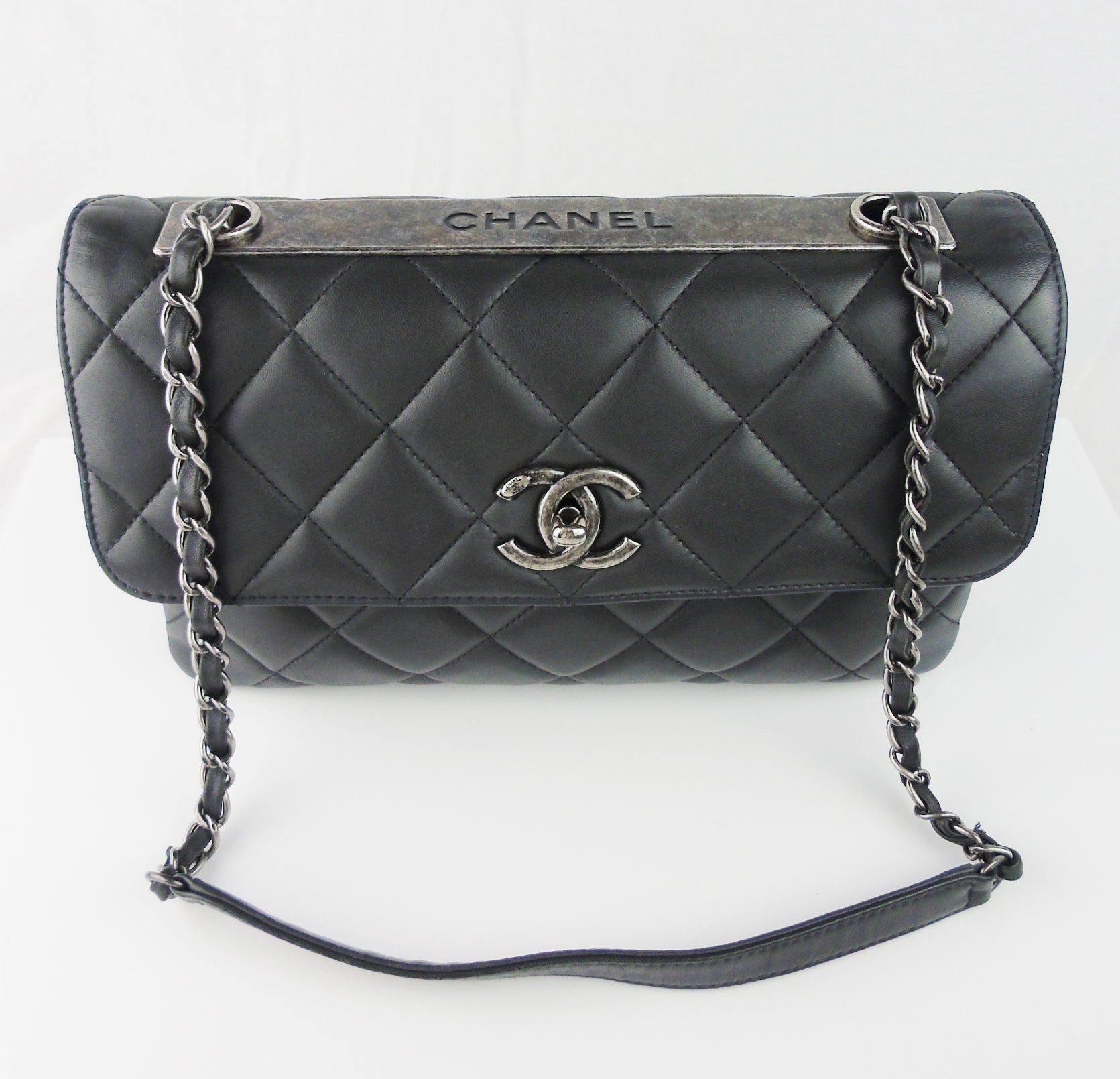 CHANEL Medium 'Trendy CC' flap bag – Loubi, Lou & Coco