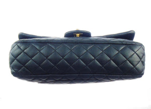 Timeless Chanel Handbags Black Leather ref.945748 - Joli Closet