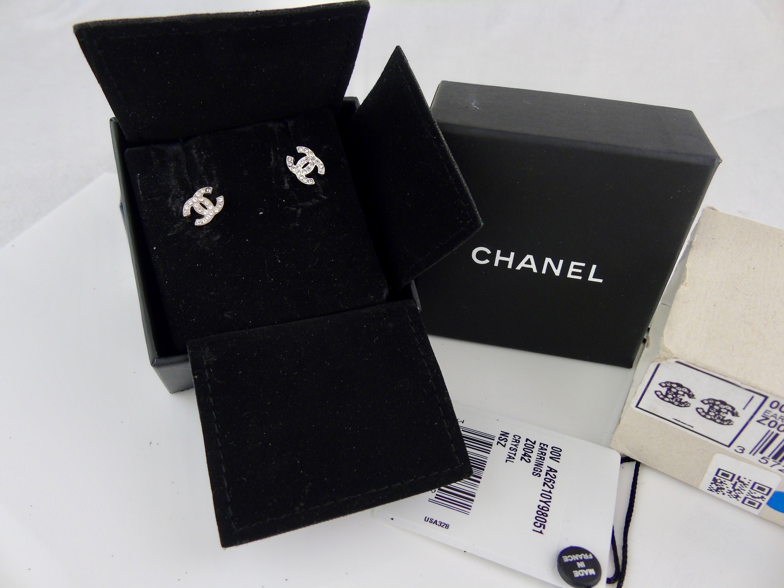 Chanel Black Acrylic & Crystal 'CC' Heart Earrings Q6J4MI00KB001