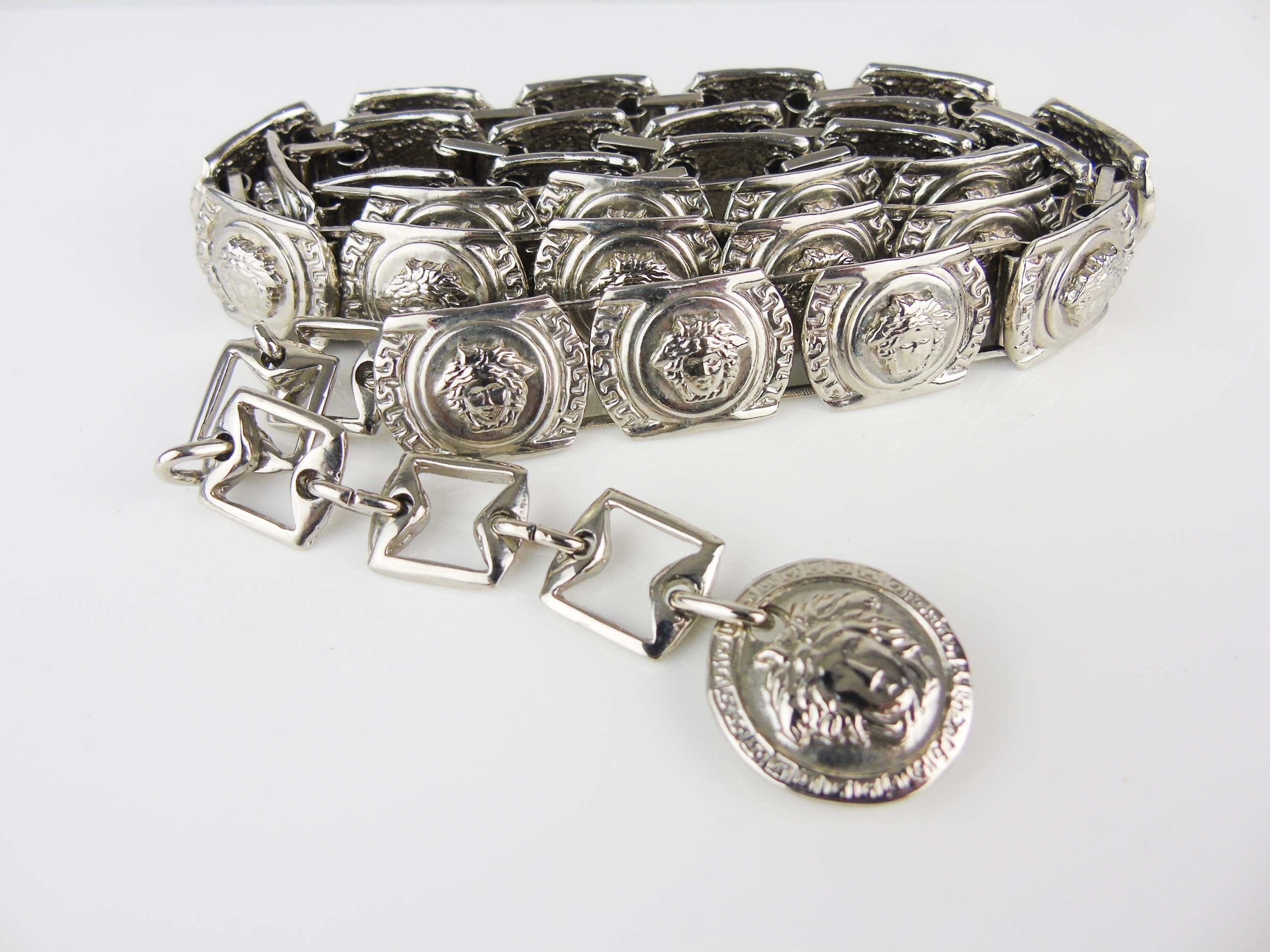 VERSACE silver medusa medallion chain belt – Loubi, Lou & Coco