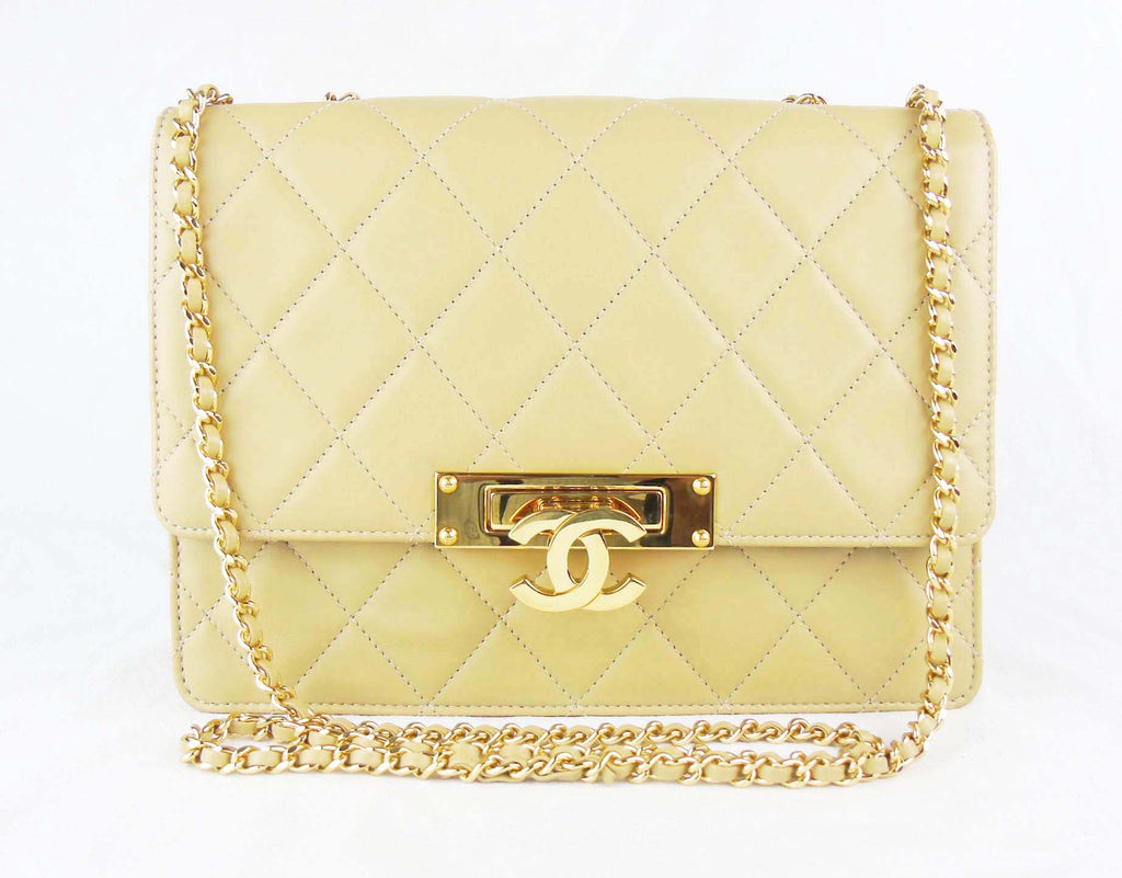 CHANEL Gold plated large CC brooch - vintage – Loubi, Lou & Coco