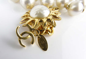 CHANEL Pearl Choker with gold-plated Sun Clasp - vintage – Loubi, Lou & Coco