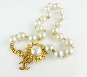CHANEL Pearl Choker with gold-plated Sun Clasp - vintage – Loubi, Lou & Coco