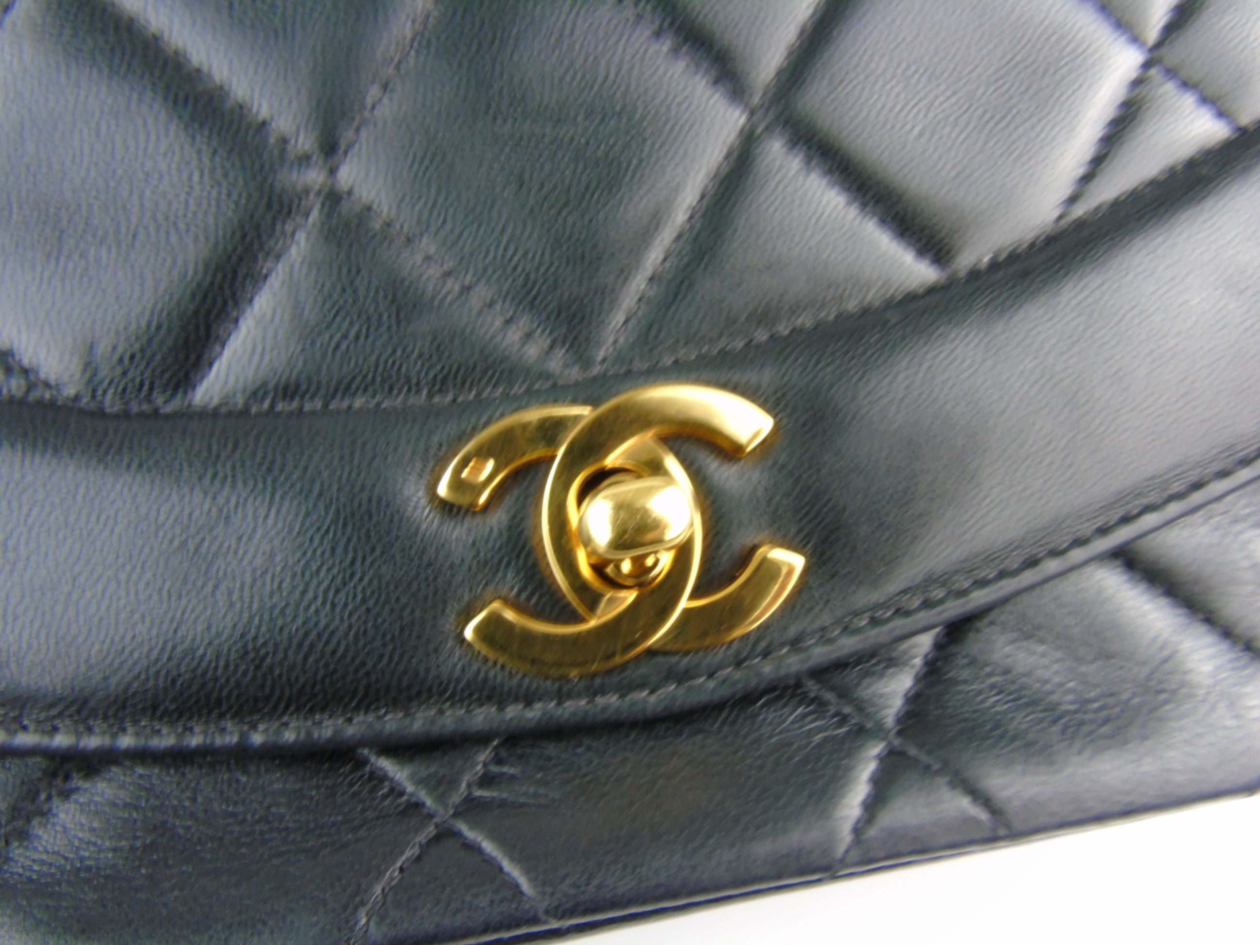 CHANEL 'Diana' 22 classic flap bag - vintage – Loubi, Lou & Coco