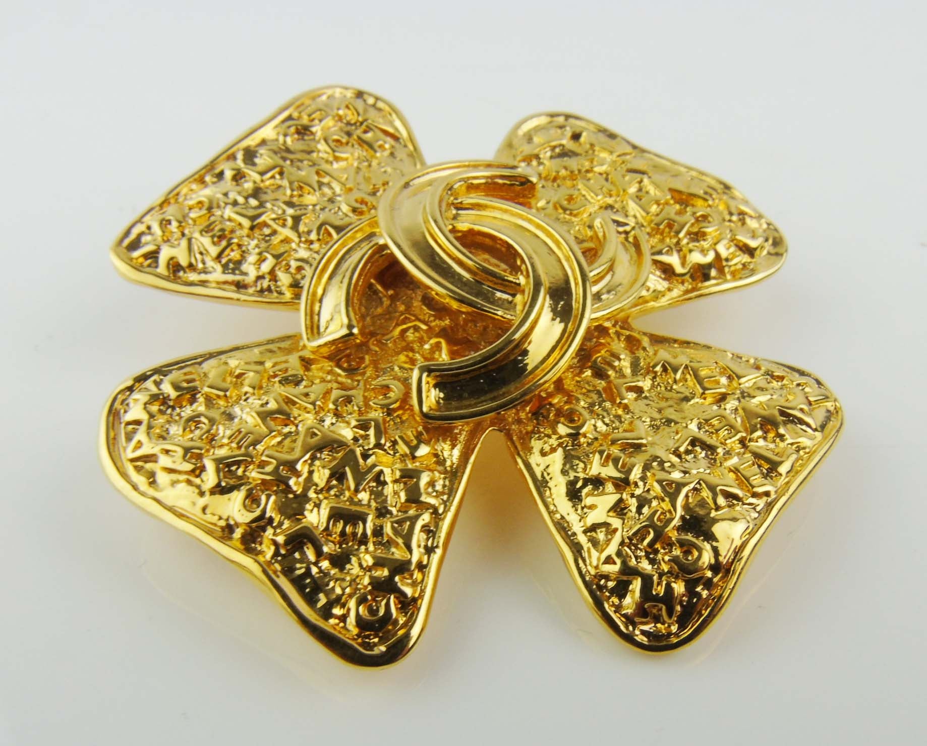 CHANEL - Vintage Gold-tone Brooch - Four Leaf Clover Clothes Pin, CHANEL