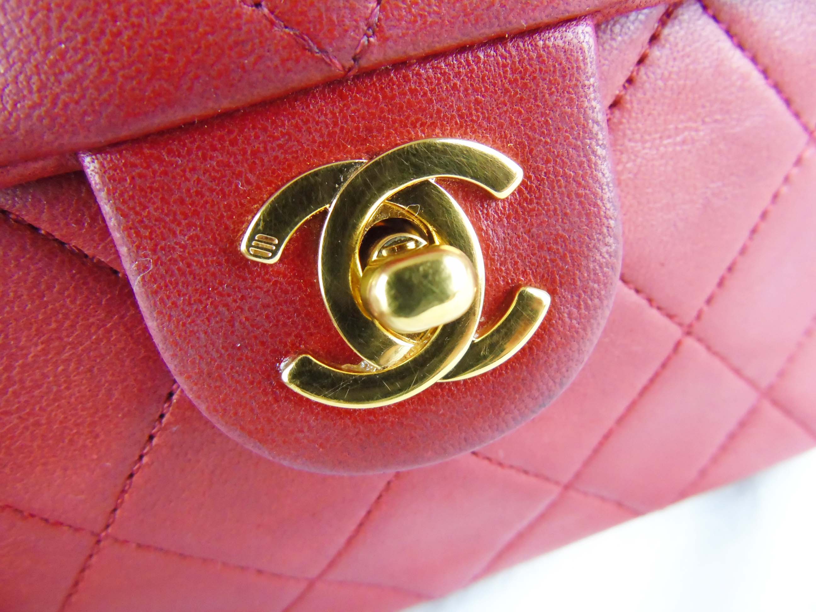 Chanel 2002 Vintage Beige klassische Tasche mit doppelter Klappe 24k GHW  Lammfell 67015 im Angebot bei 1stDibs
