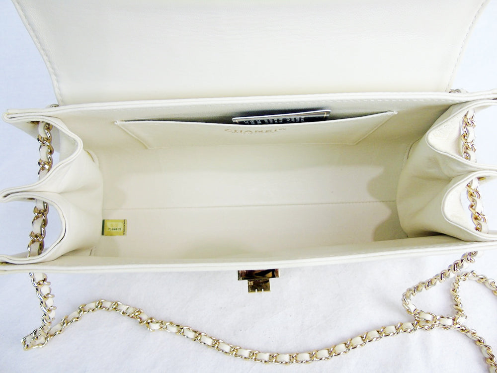 CHANEL pale cream leather quilted flapbag mademoiselle lock
